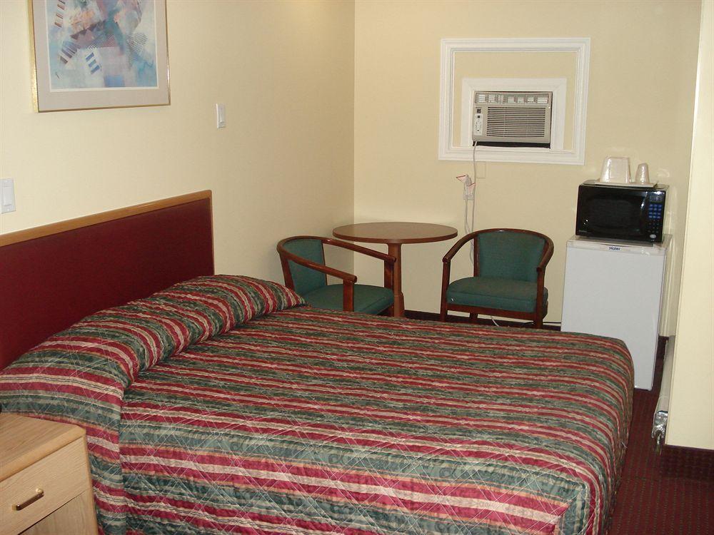 סטורג'און פאלס Lincoln Motel מראה חיצוני תמונה