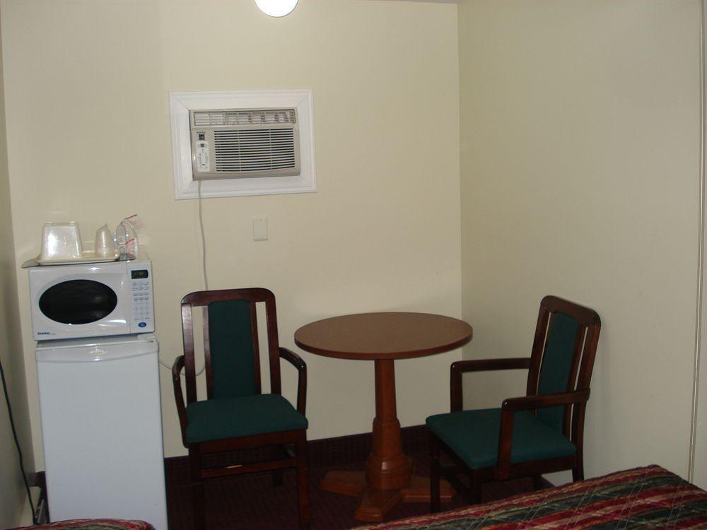 סטורג'און פאלס Lincoln Motel מראה חיצוני תמונה