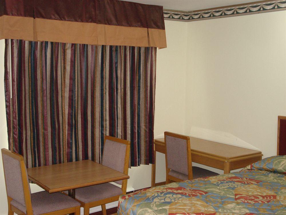 סטורג'און פאלס Lincoln Motel מראה חיצוני תמונה