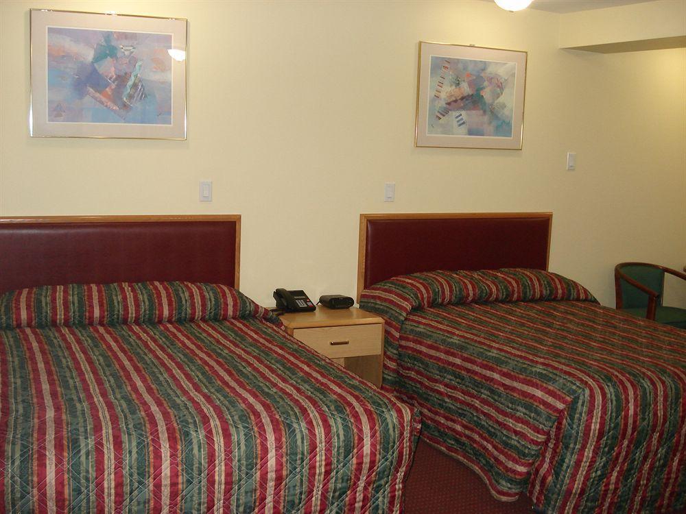 סטורג'און פאלס Lincoln Motel מראה חיצוני תמונה