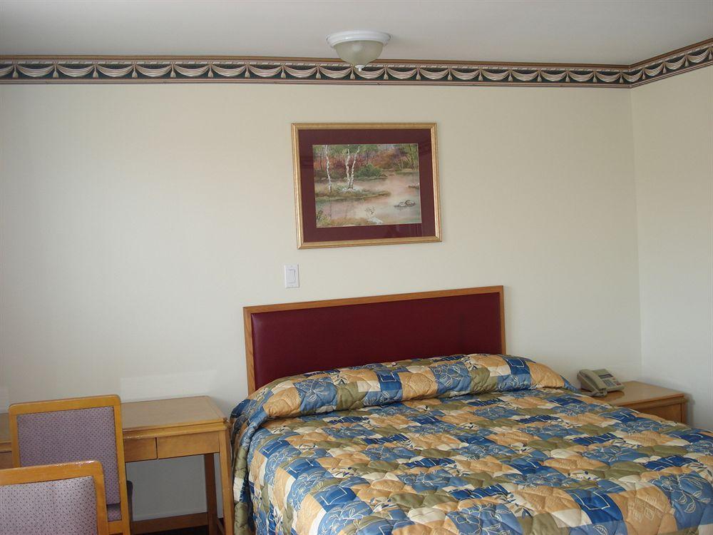 סטורג'און פאלס Lincoln Motel מראה חיצוני תמונה