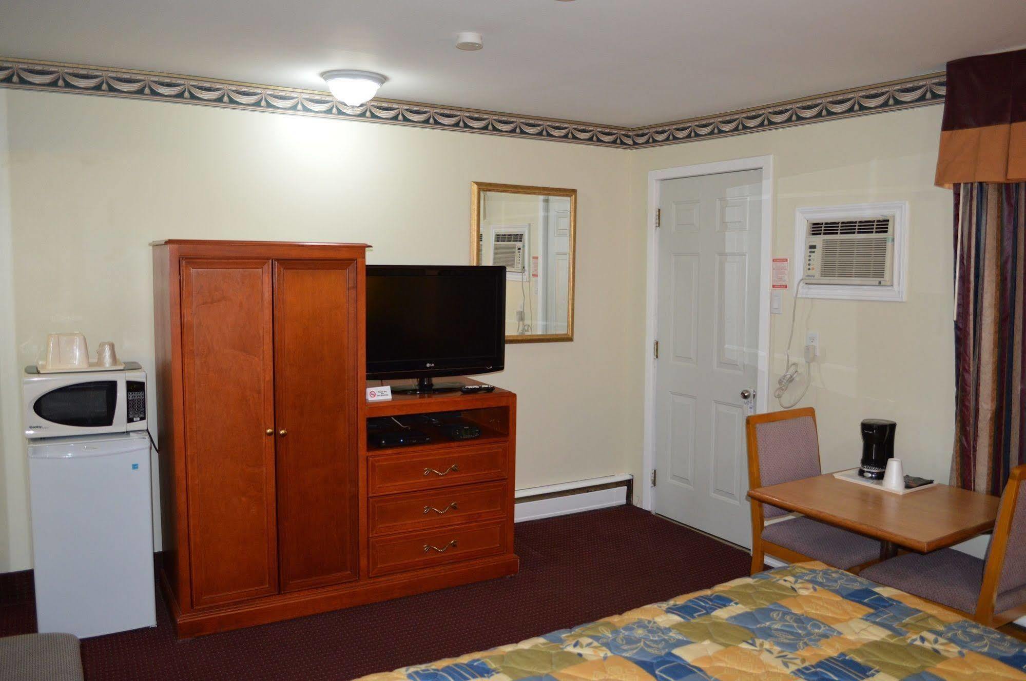 סטורג'און פאלס Lincoln Motel מראה חיצוני תמונה