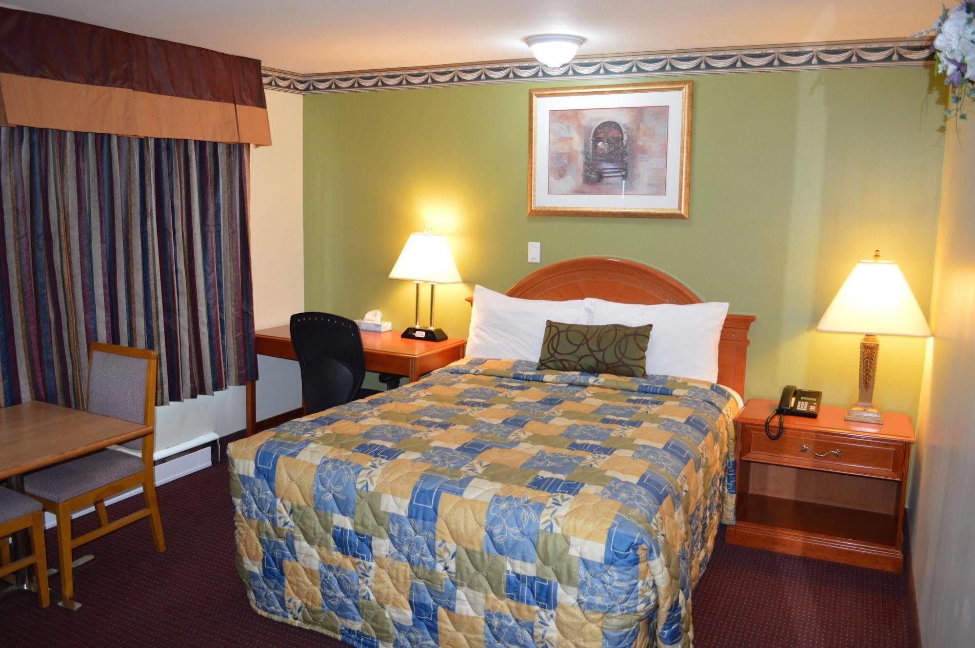 סטורג'און פאלס Lincoln Motel מראה חיצוני תמונה