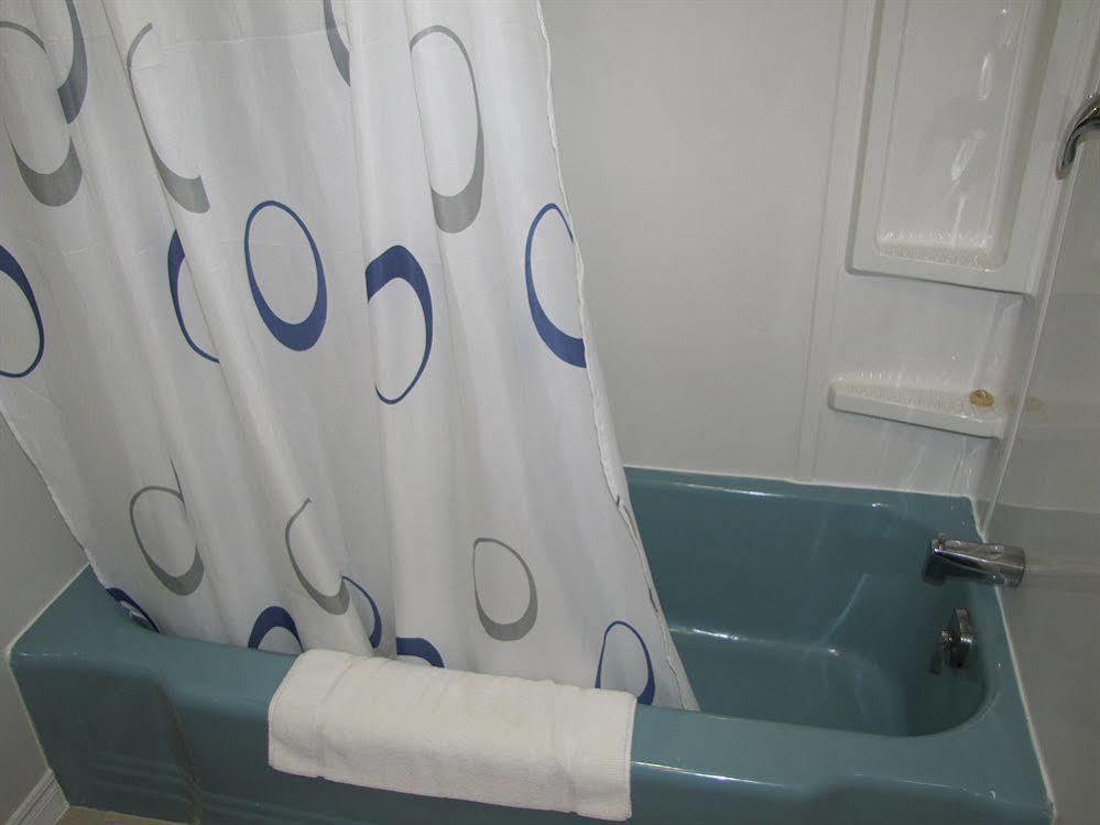 סטורג'און פאלס Lincoln Motel מראה חיצוני תמונה
