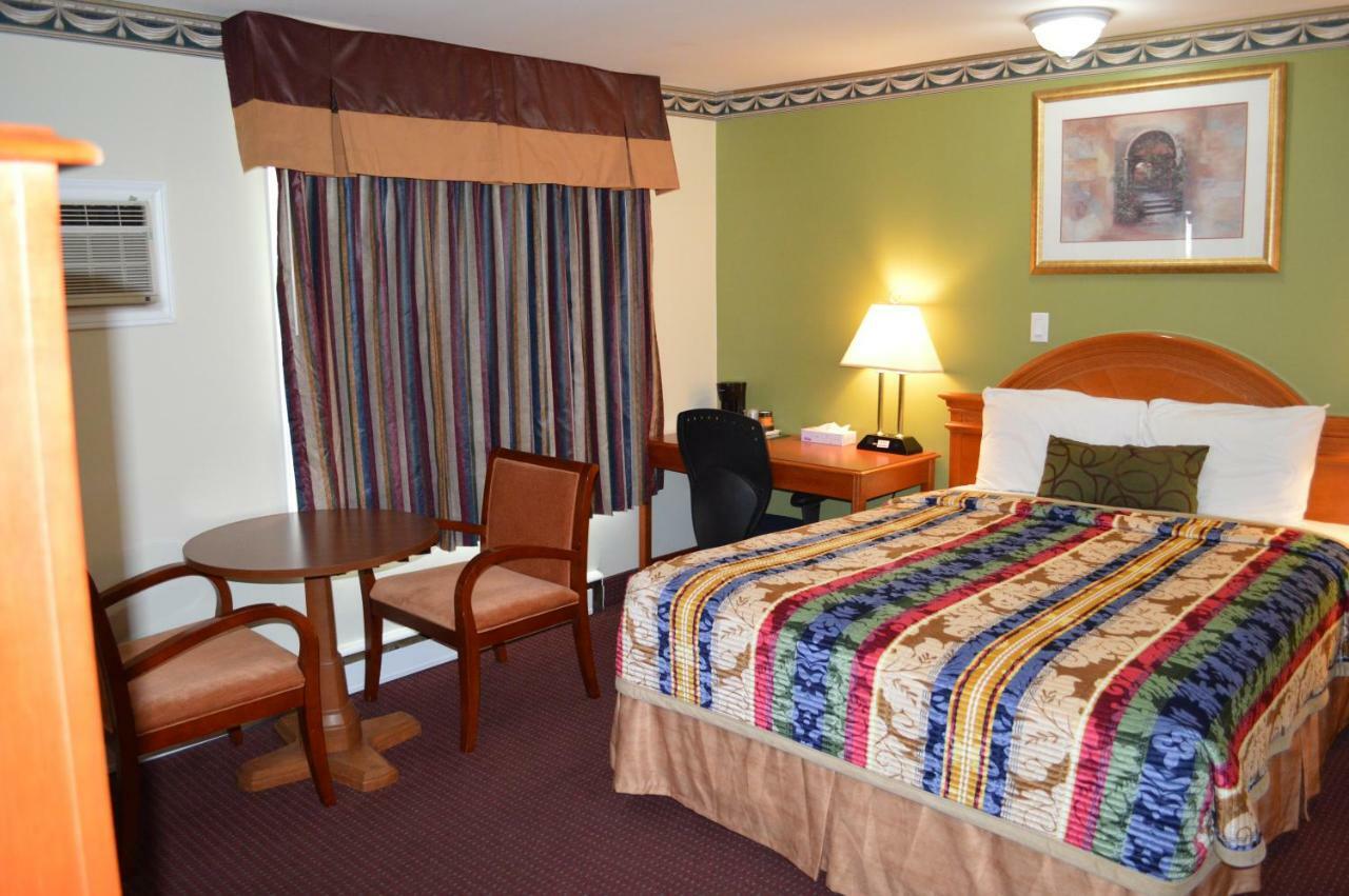סטורג'און פאלס Lincoln Motel מראה חיצוני תמונה