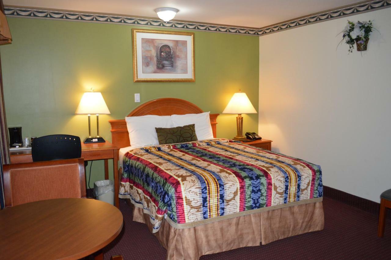 סטורג'און פאלס Lincoln Motel מראה חיצוני תמונה