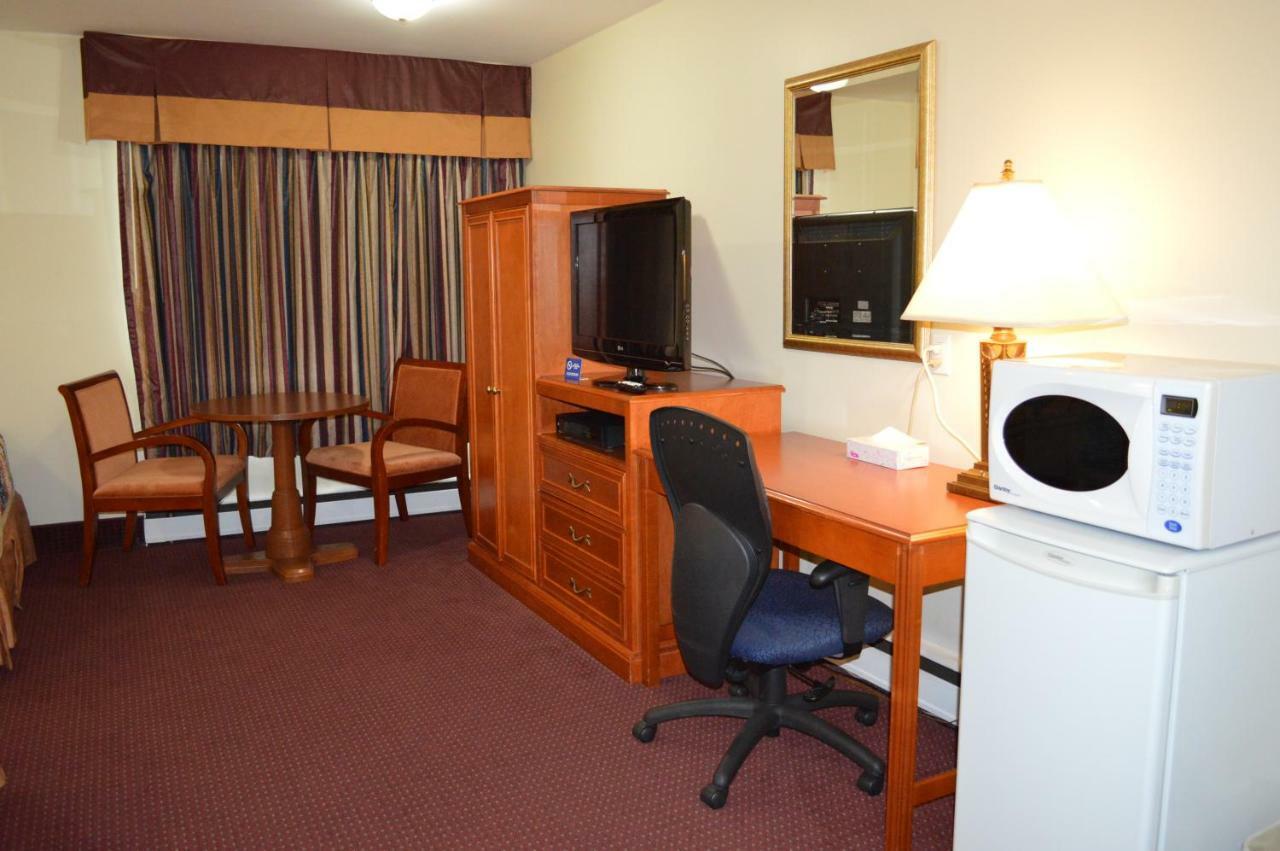 סטורג'און פאלס Lincoln Motel מראה חיצוני תמונה